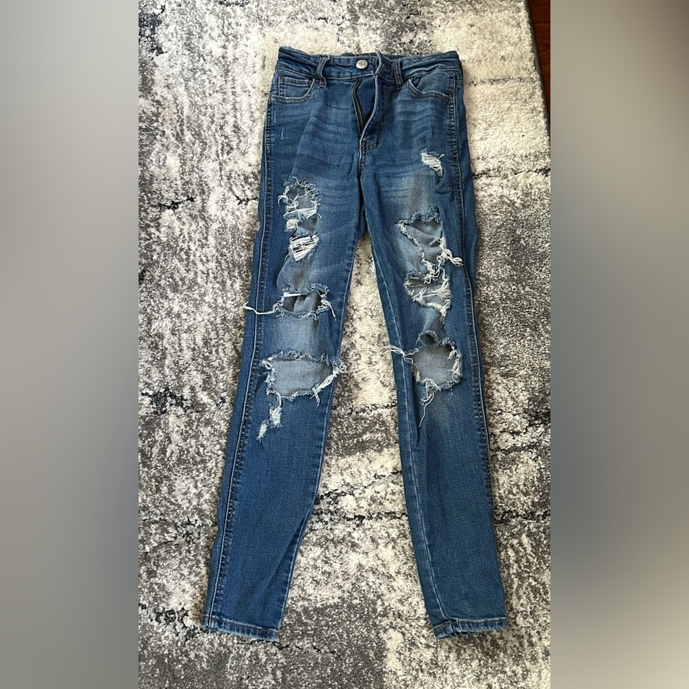 Aeropostale super ripped skinny jeans!!
